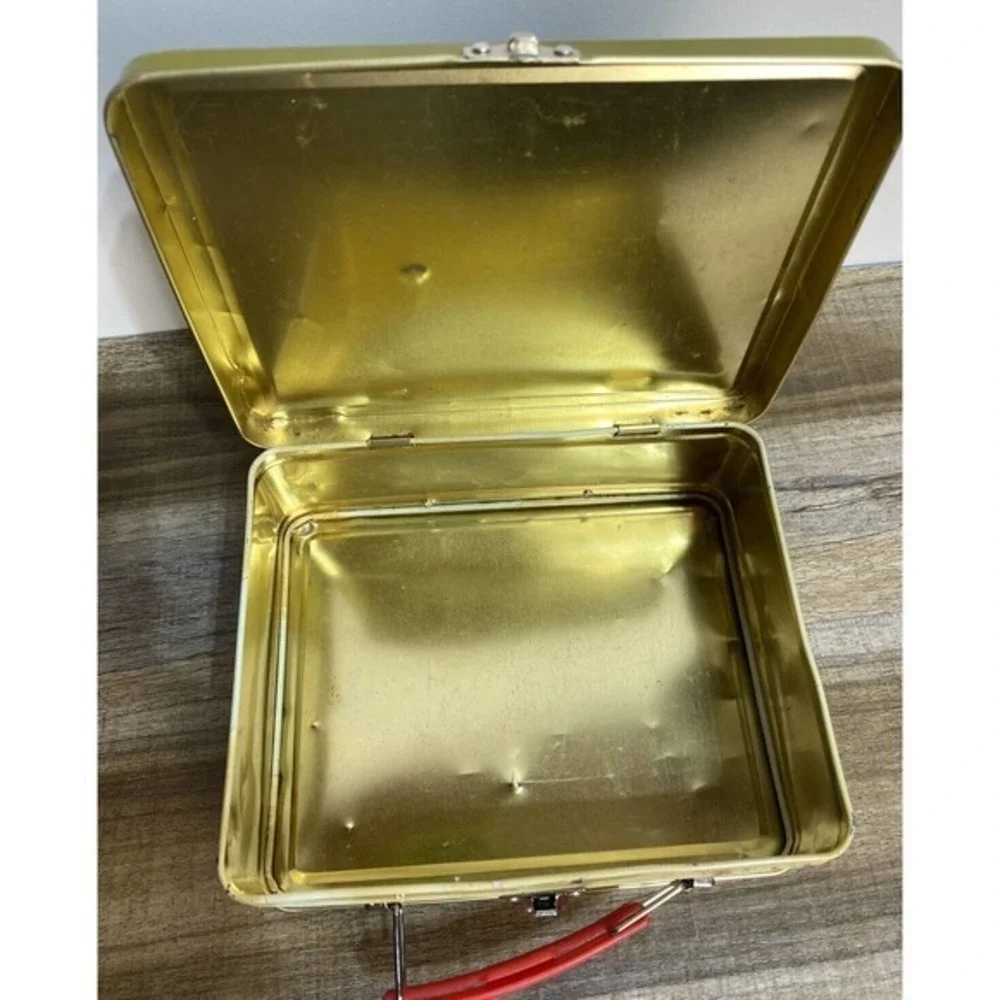 Vintage 1997 GI JOE Action Soldier TIN LUNCH BOX Collectible Item‎